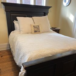 Thomasville Wood Bed Frame- Good Condition.