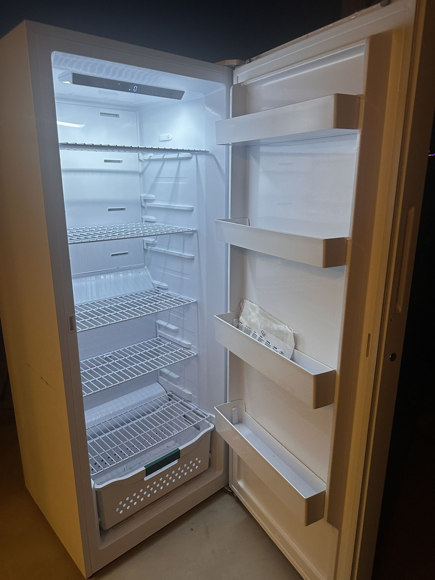 Hisense 13.6 cu. ft. Garage Ready Frost Free Upright Freezer