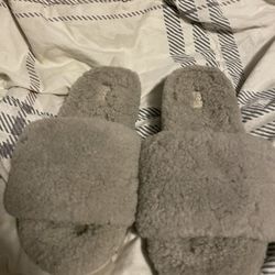 Woman’s UGS Slippers Size 9
