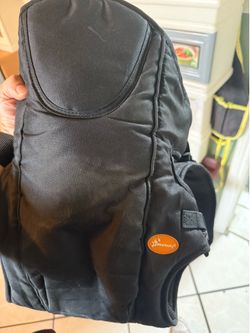 Adjustable baby carrier