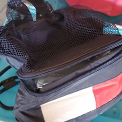 Tommy Hilfiger cooler lunch bag with storage top for towel & others. Vintage