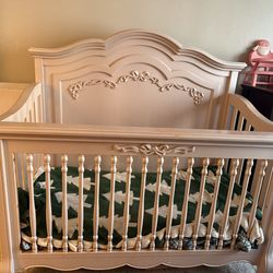 Convertible Baby Crib – Like New