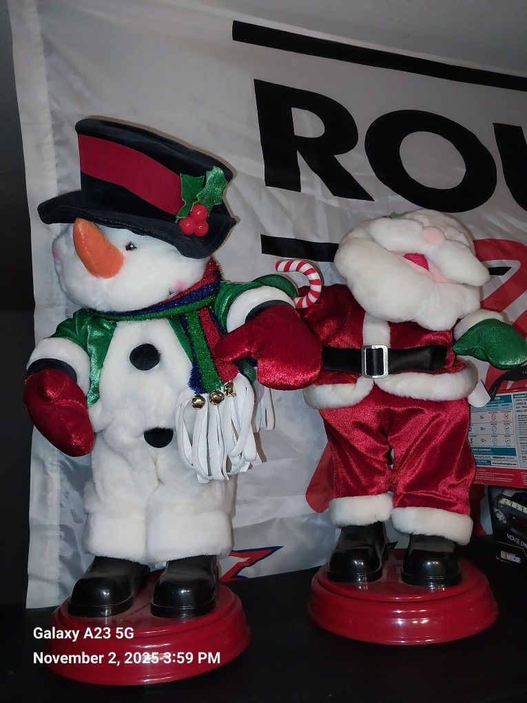 Singing Holiday Figures