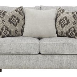 Mercado Loveseat

