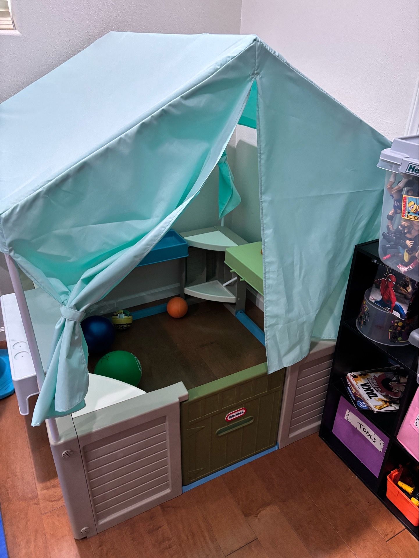 Little tykes play house
