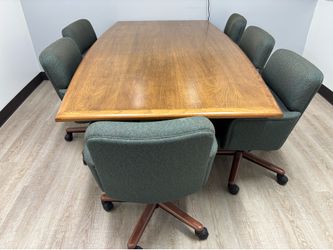 Solid Oak Table With 6 Super Comfy Chairs