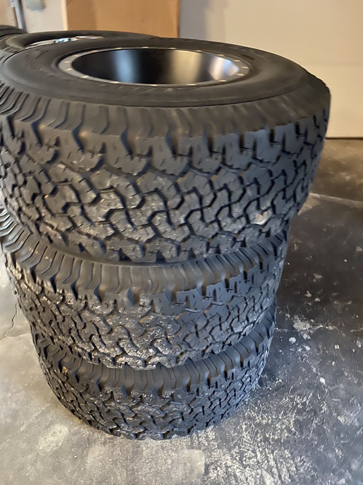 32×11.50R15 Jeep Wrangler wheels and Tires