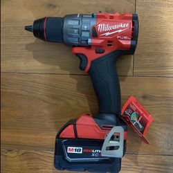 Milwuakee M18 FUEL 18V Lithium Ion Brushless Cordless 1/2 In. Hammer Drill/Driver With 5.0 Ah Battery 