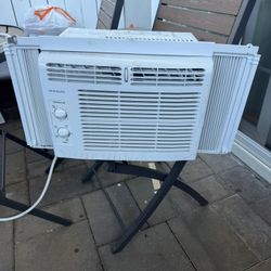 Frigidaire Window Air Conditioner w/ Window Mount