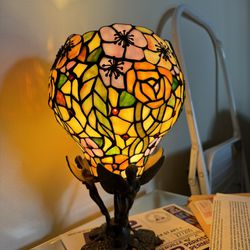 Beautiful Tiffany Style Table Lamp 