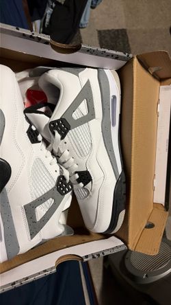 Jordan 4 white cement size 9.5