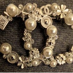 CC SILVER & PEARL BROOCH