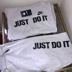  Mens Nike sweatsuits sizes s-3x $70 each hmu 🔥✅🙌‼️