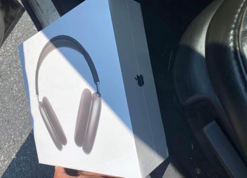 AirPods max $250