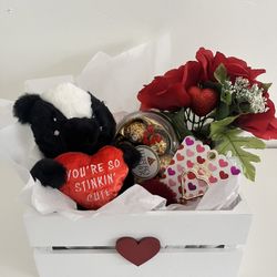 Valentine’s Day Gift Basket (wooden)