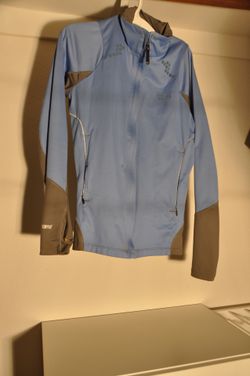 Mountain Hardware Women’s Medium Jacket