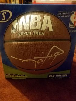Lakers Rick Fox signed Basketball.