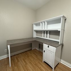 L-shaped White Desk With Hutch
