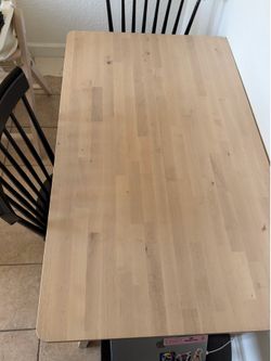 Mesa en madera y sillas / dining table and chairs