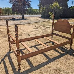 Elegant Wooden Single Four-Poster Bed Frame – Carved Finials