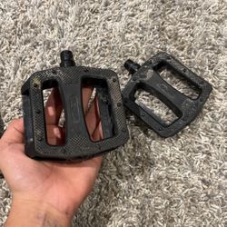 bmx bike pedals with little hocks 