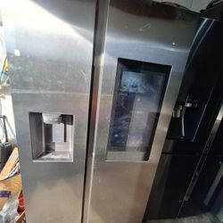 Samsung Family Hub Refrigerator Smart Compatible with Ice Maker ,Water and Ice Dispenser