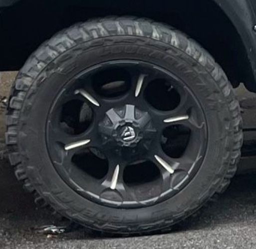 20 inch fuel wheels 33 x 12.5 tires came off ram 1500 universal five lug