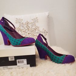 Marc Jacob 7.5 violet wedge