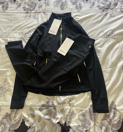 Lululemon define set in black colorway size 4