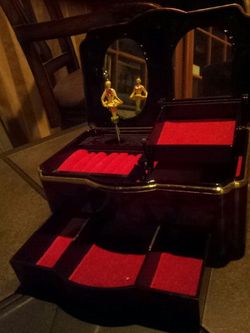 Jewelry box