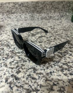 LV millionaire glasses