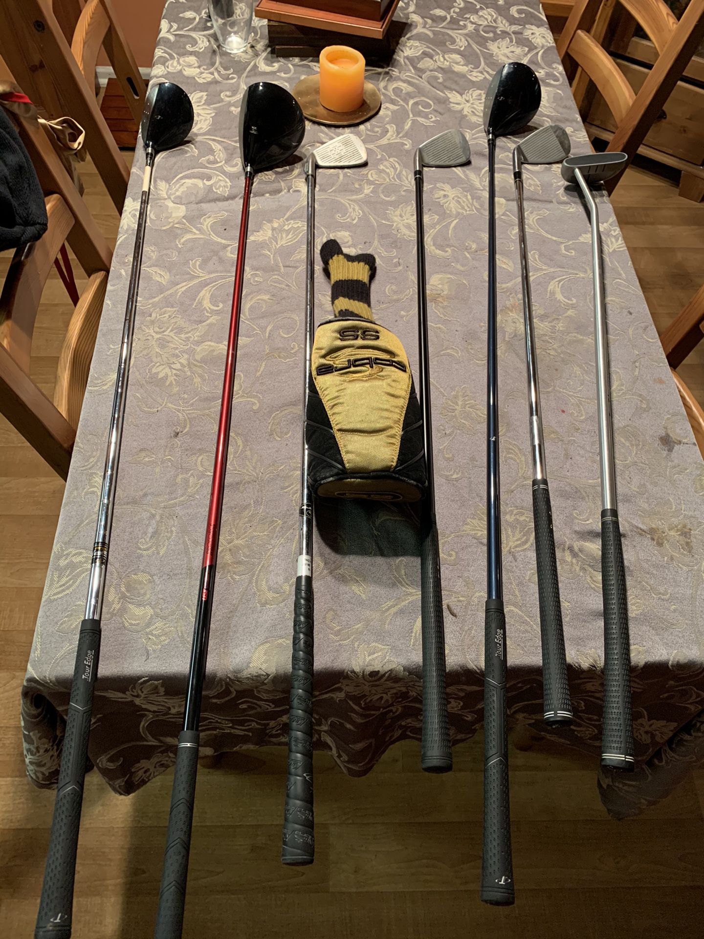 Set of Clubs with the carry - golf bag . All clubs and the bag are in good shape. like new