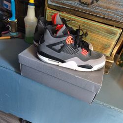 AIR JORDAN 4 RETRO