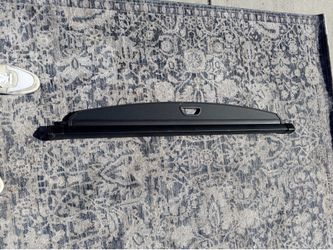 Lugg Cmprt Roller Blind - Mercedes-Benz (166-810-05-01-9051)