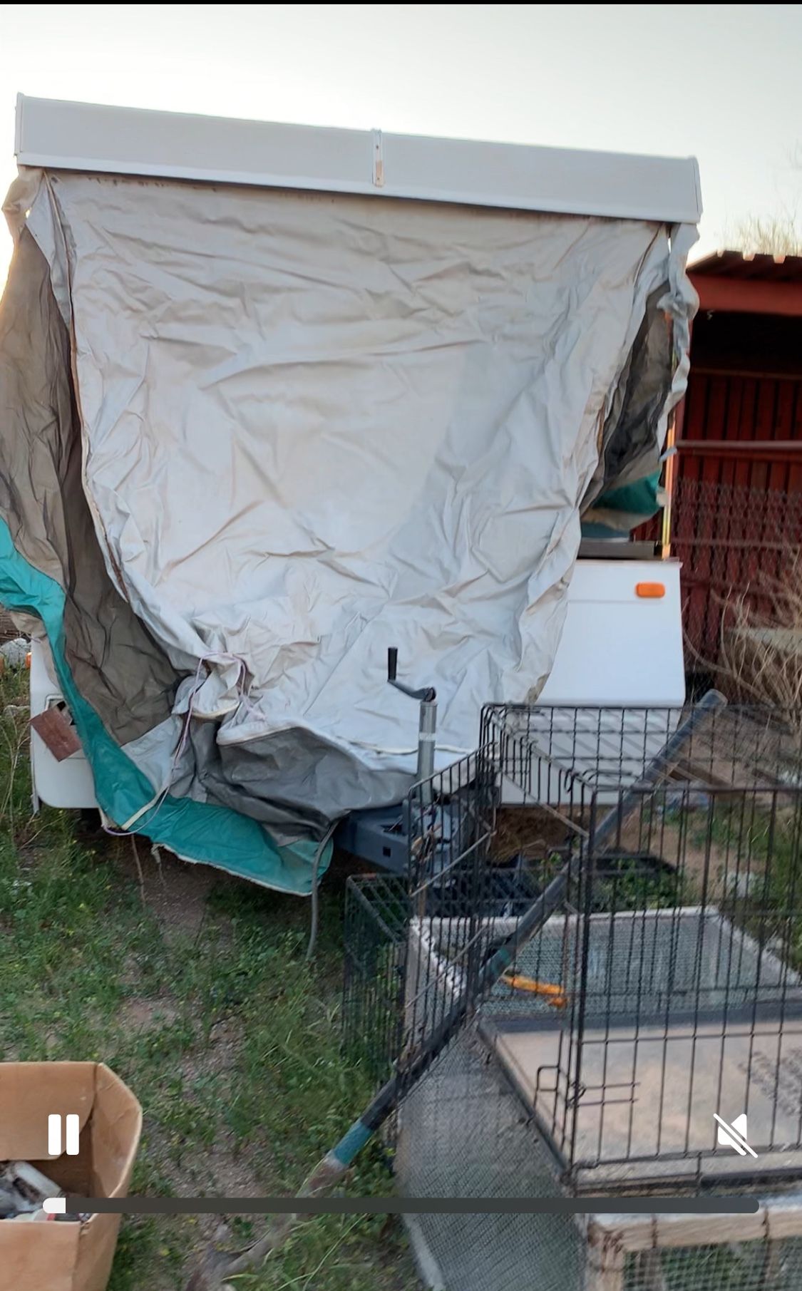 Pop Up Trailer . ITS A NORMAL POPUP ITS NOT A BRAND NEW  POPUP ITS IN FAIR CONDITION DUSTY BUT THAT CAN BE CLEANED UP 