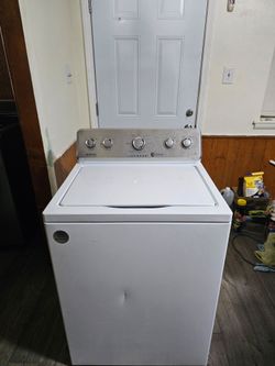 MAYTAG WASHER GOOD CONDITION LARGE CAPACITY CLEAN AND DESINFECTED DELIVERY AVAILABLE FOR EXTRA FEE