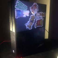 xbox one black (great condition)