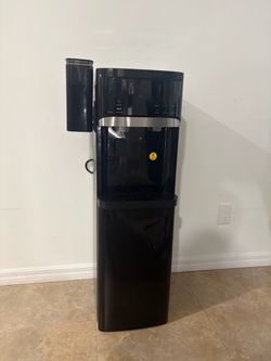Water Dispenser with Built-in Ice Maker – Hot & Cold Water”