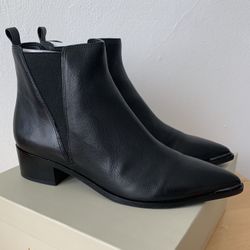 Marc Fisher Yale Chelsea Booties (Black, size 8)