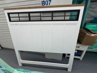 Raymour and flanigan bedroom set