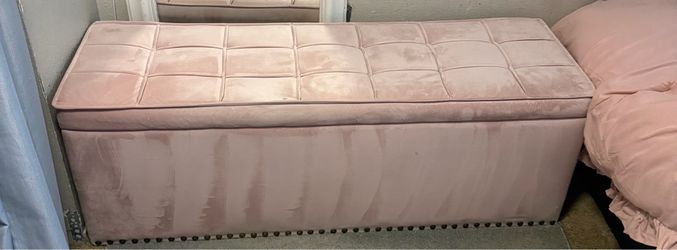 Velvet storage bench