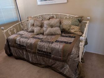 White wrought iron day bed
