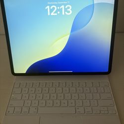 iPad Pro 12.9-inch (3rd generation) 64GB - WiFi w/ Apple Magic Keyboard Case