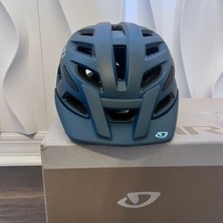 NEW - Giro
Women's Radix MIPS Helmet Matte  - Medium