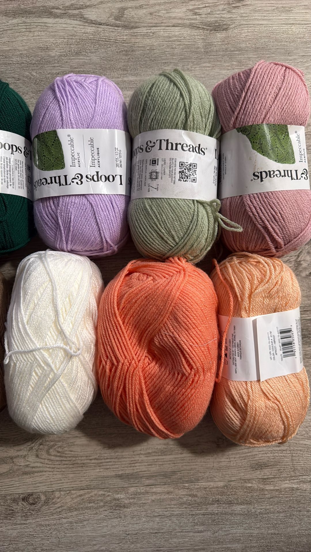 hilo acrílico Impeccable en varios colores, 10 Unidades Todos Por Ese Precio.