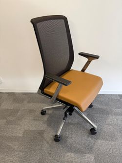 Haworth Very Executive Conference Chair – Mesh Back with Leather Seat
