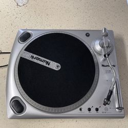 NUMARK TURNTABLE