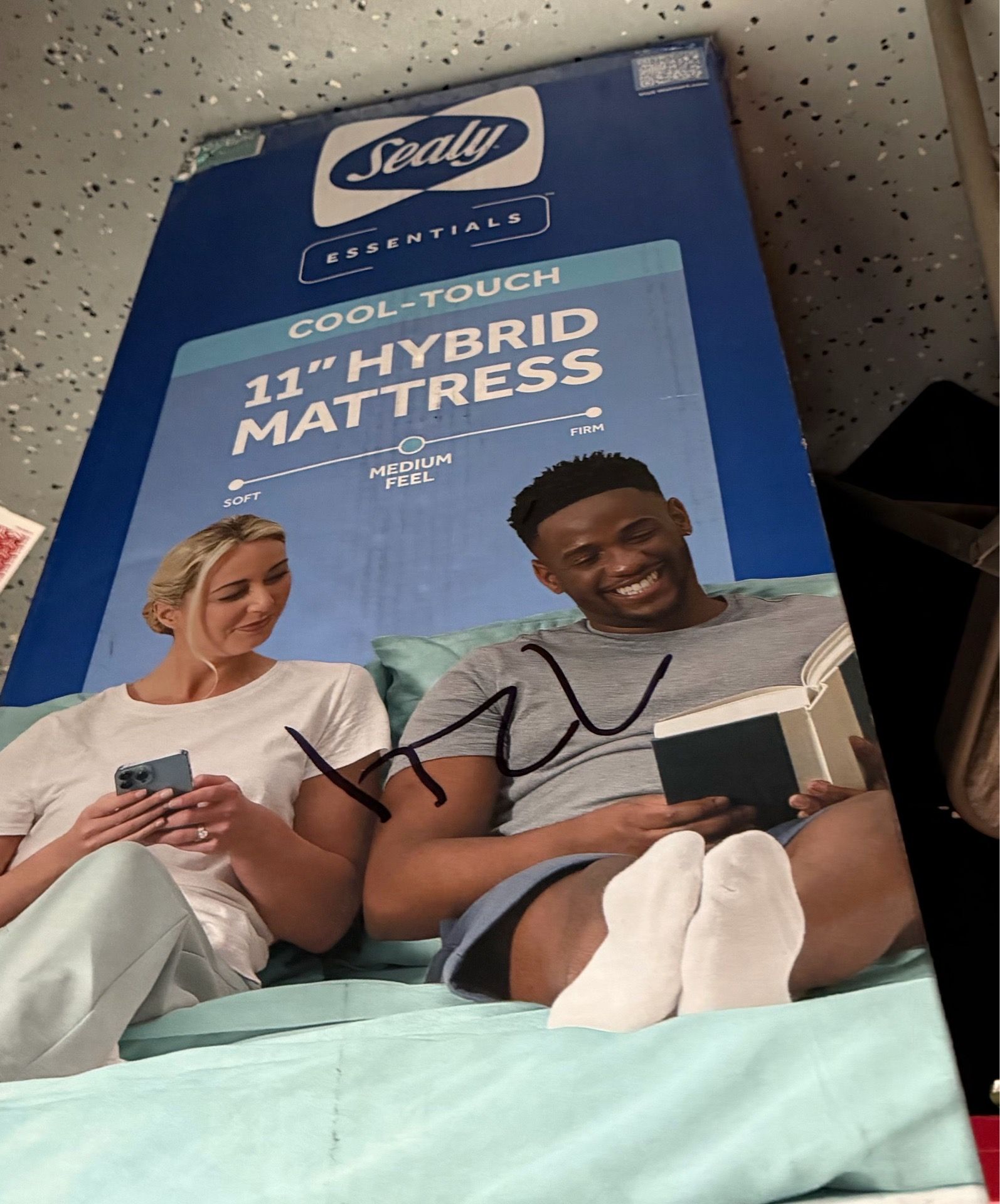 Sealy ESSENTIALS COOL-TOUCH 11" HYBRID MATTRESS queen