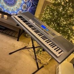 Yamaha Portable Grand 76-Key Electronic Music Keyboard with Portable Stand & Charger