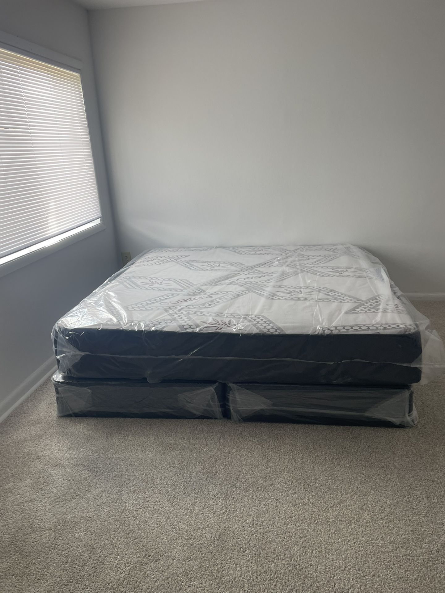 Queen Mattress Come With Free Box Spring - Free Delivery 🚚 To Reasonable Distance 